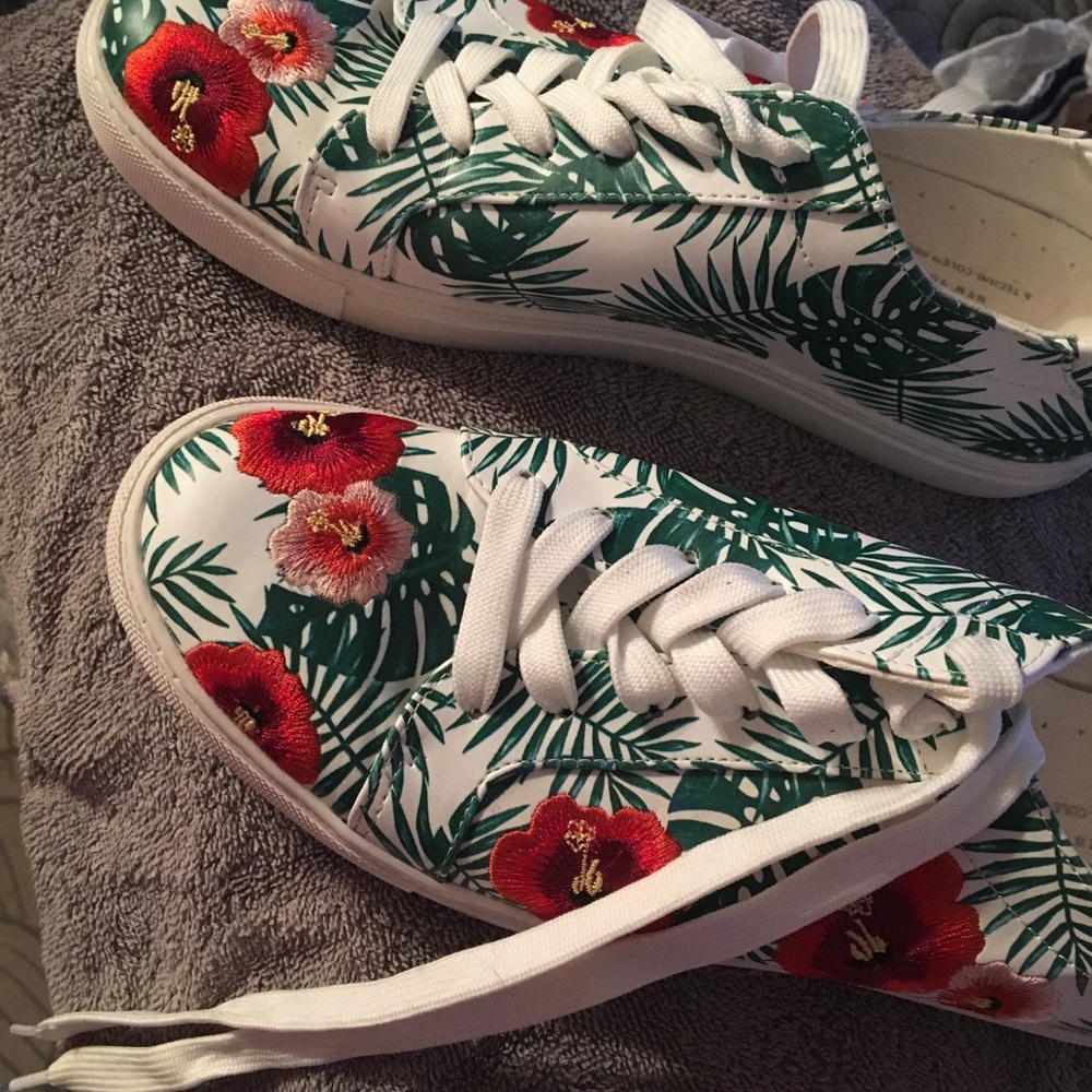 Kenneth Cole Summer 2018 tennis sneaker